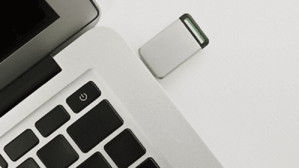 连接U盘到电脑 连接U盘到电脑