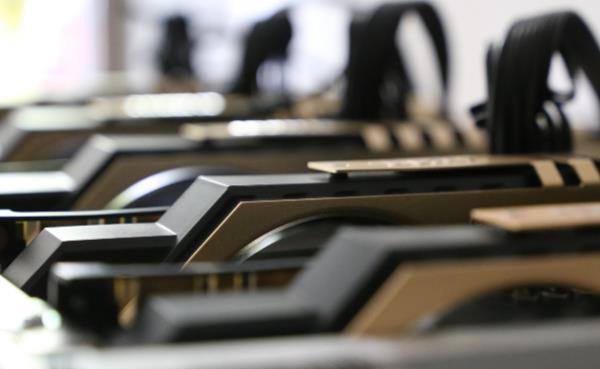 重新插拔显卡 重新插拔显卡